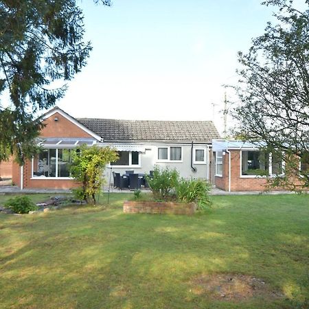 Little Hare Lodge - Spacious 2 Bedroom Attached Bungalow Woodhall Spa Exterior photo