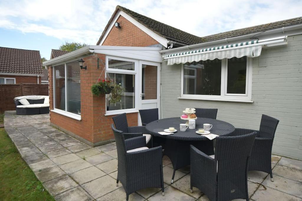 Little Hare Lodge - Spacious 2 Bedroom Attached Bungalow Woodhall Spa Exterior photo